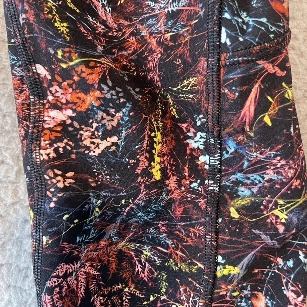 Lululemon Women's Size 2 Invigorate High-Rise Tight 25